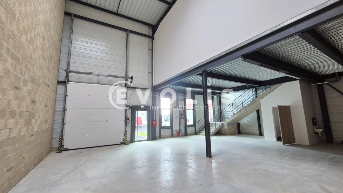 Photo 1 – location Entrepôts / activités	BAILLY ROMAINVILLIERS (77700)