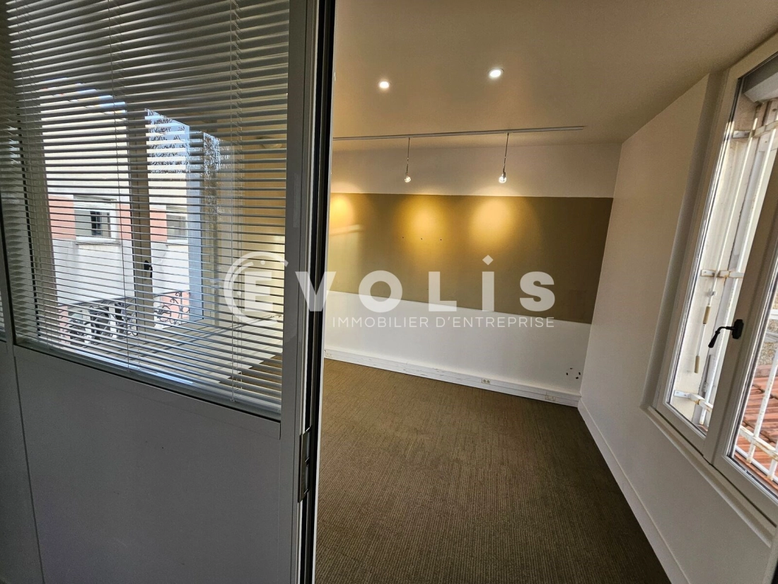 Photo 2 – location Entrepôts / activités	CACHAN (94230)