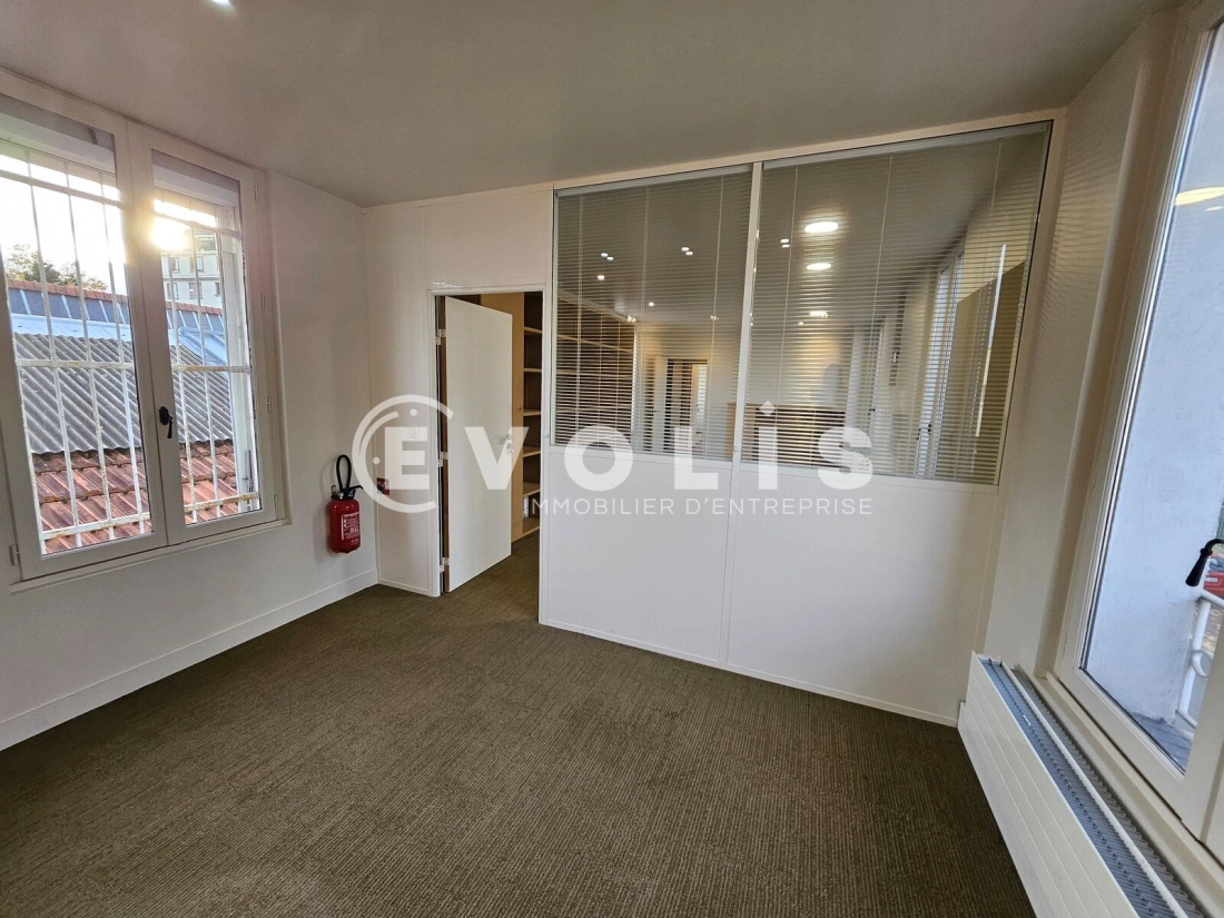 Photo 4 – location Entrepôts / activités	CACHAN (94230)