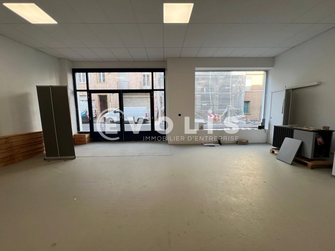 Photo 11 – vente Entrepôts / activités	TARARE (69170)