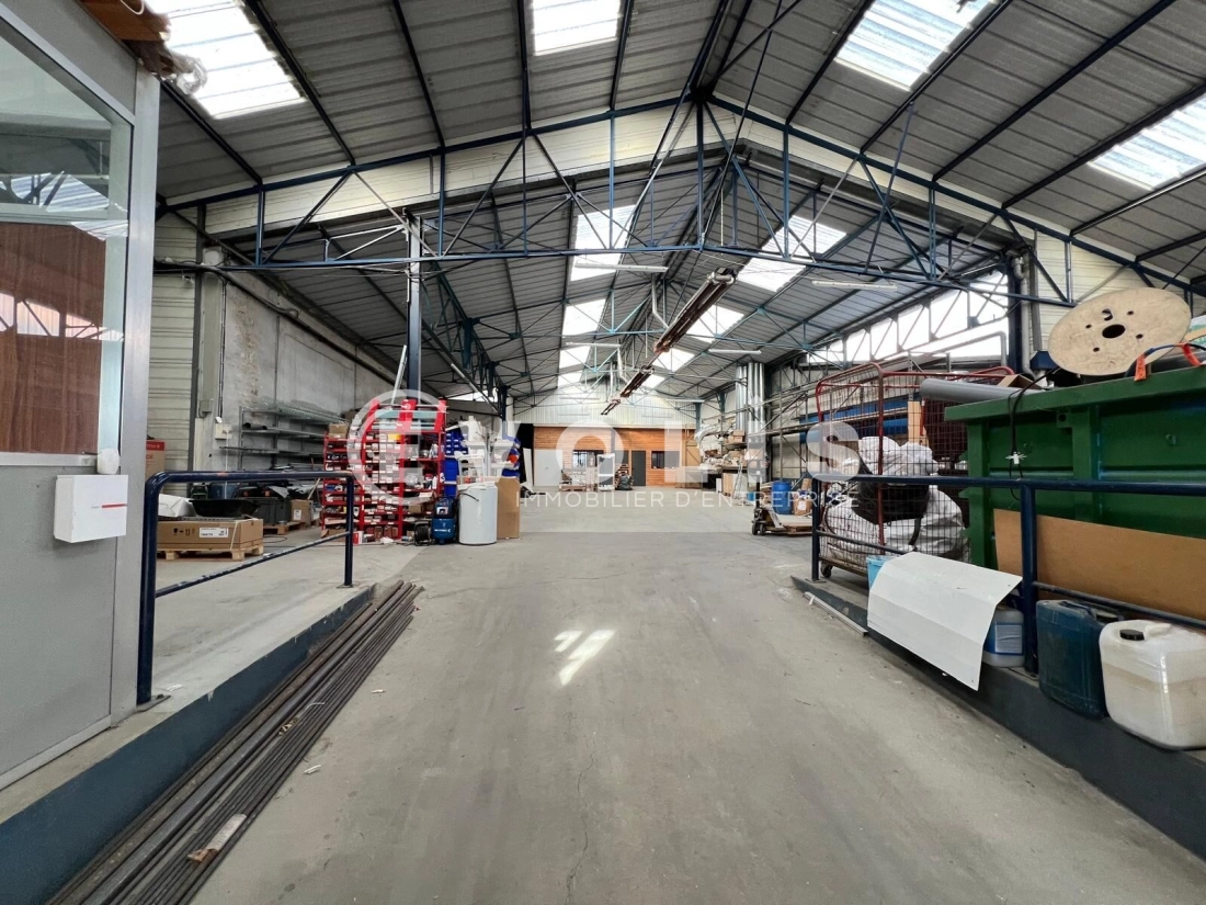 Photo 3 – vente Entrepôts / activités	TARARE (69170)