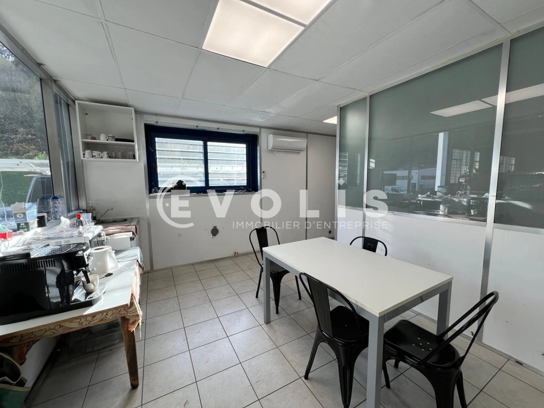 Photo 6 – vente Entrepôts / activités	TARARE (69170)