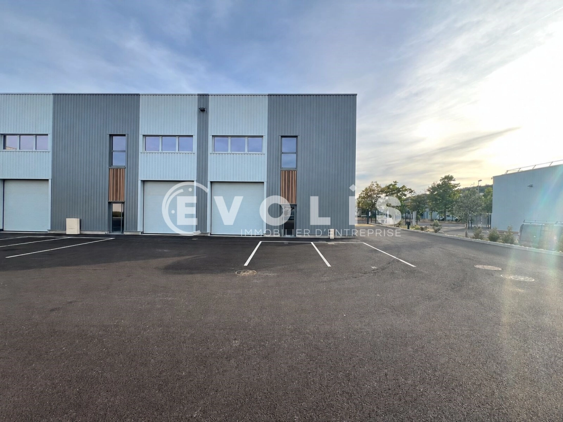 Photo 8 – location Entrepôts / activités	SAINT-GENIS-LAVAL (69230)