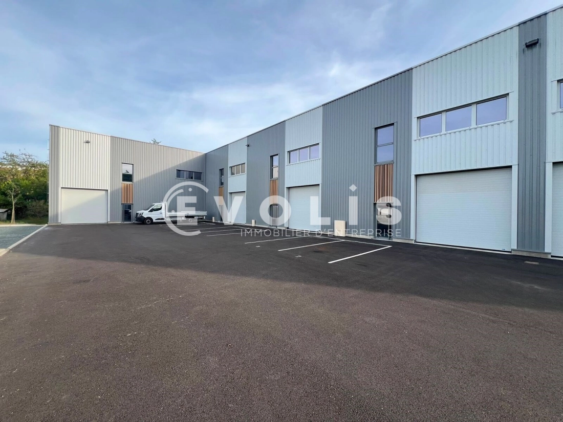 Photo 9 – location Entrepôts / activités	SAINT-GENIS-LAVAL (69230)