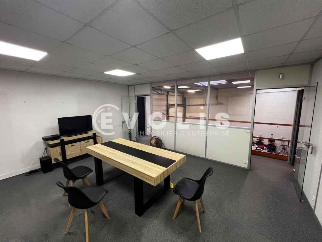 Photo 10 – location Entrepôts / activités	EPONE (78680)