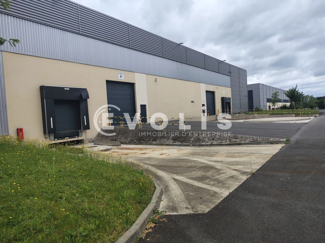 Photo 2 – location Entrepôts / activités	SUCY EN BRIE (94370)