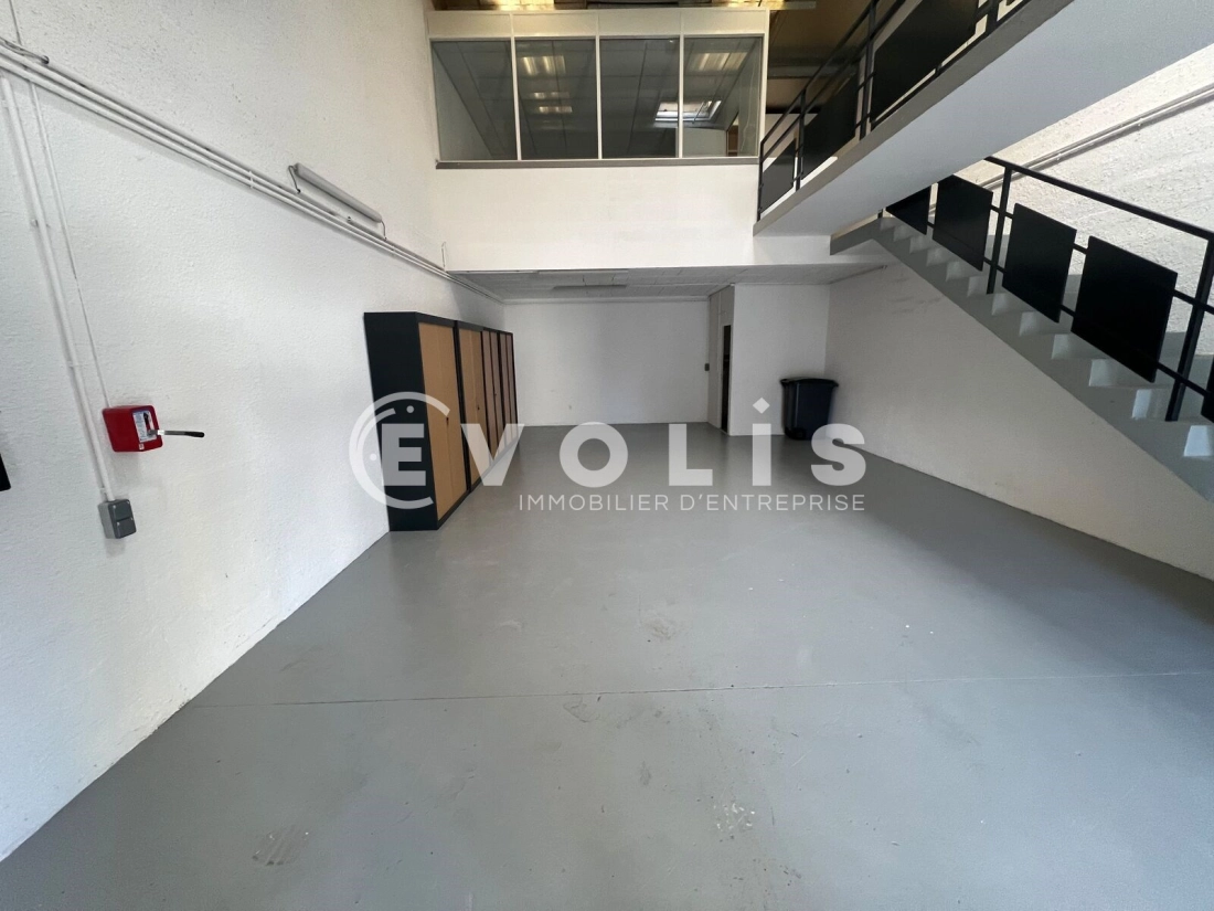 Photo 3 – location Entrepôts / activités	SAVIGNY LE TEMPLE (77176)