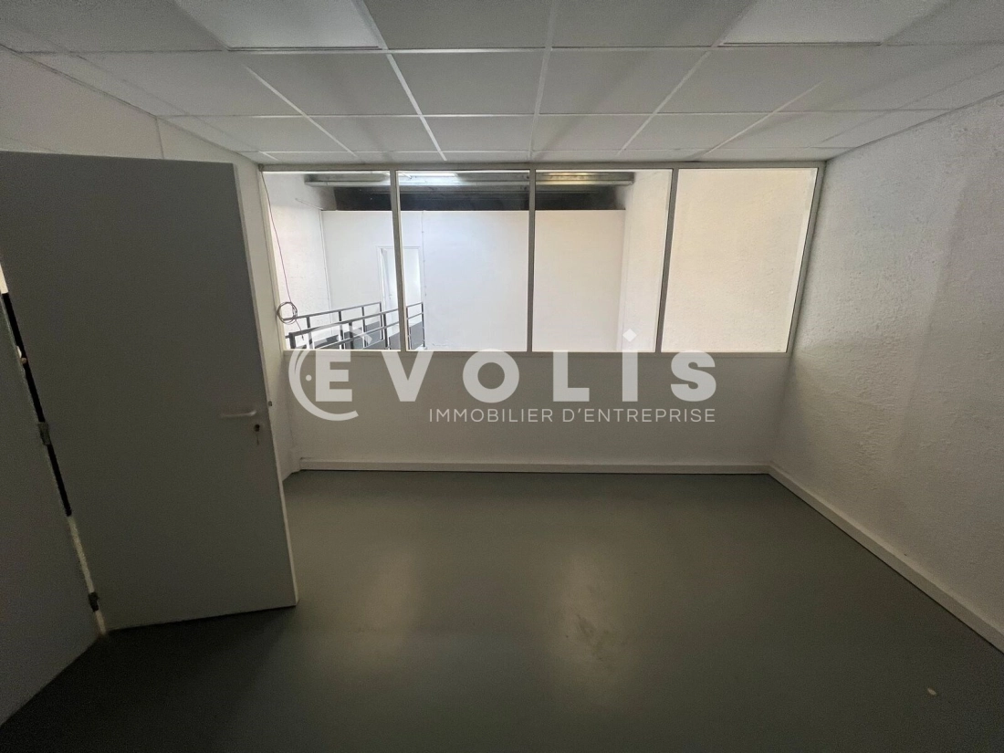 Photo 5 – location Entrepôts / activités	SAVIGNY LE TEMPLE (77176)