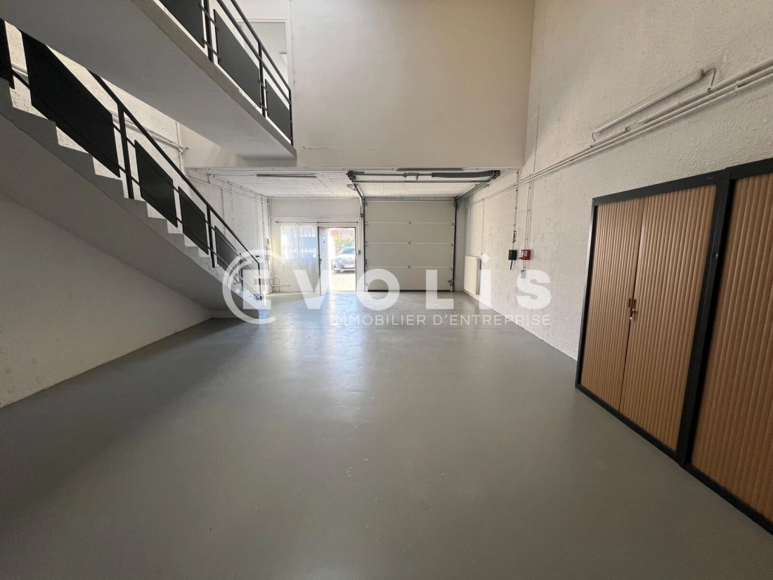 Photo 2 – location Entrepôts / activités	SAVIGNY LE TEMPLE (77176)