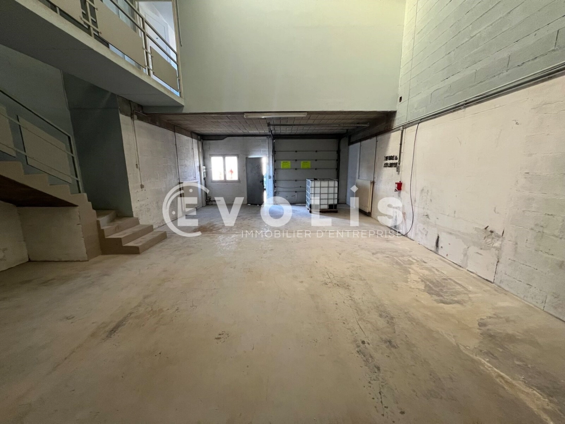 Photo 1 – location Entrepôts / activités	SAVIGNY LE TEMPLE (77176)