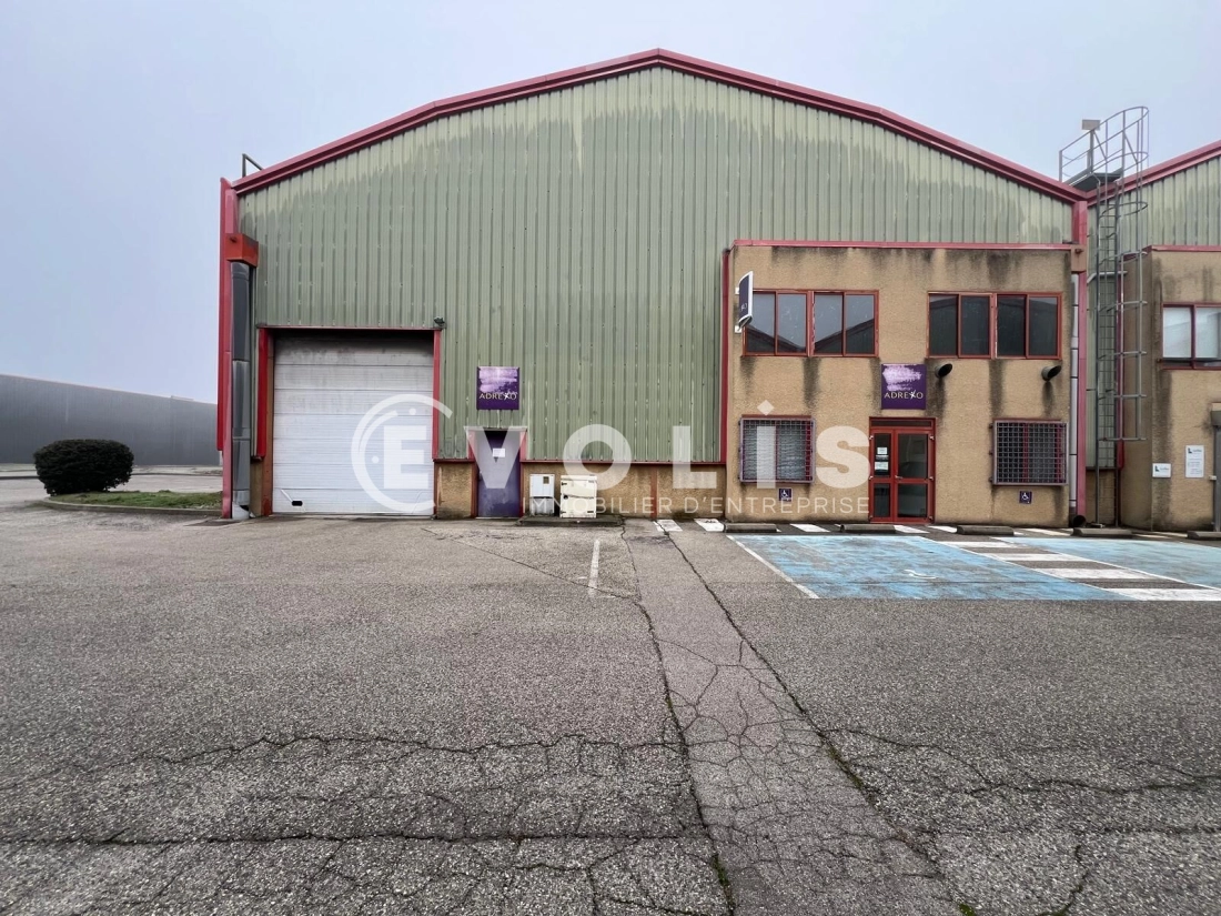 Photo 1 – location Entrepôts / activités	VENISSIEUX (69200)