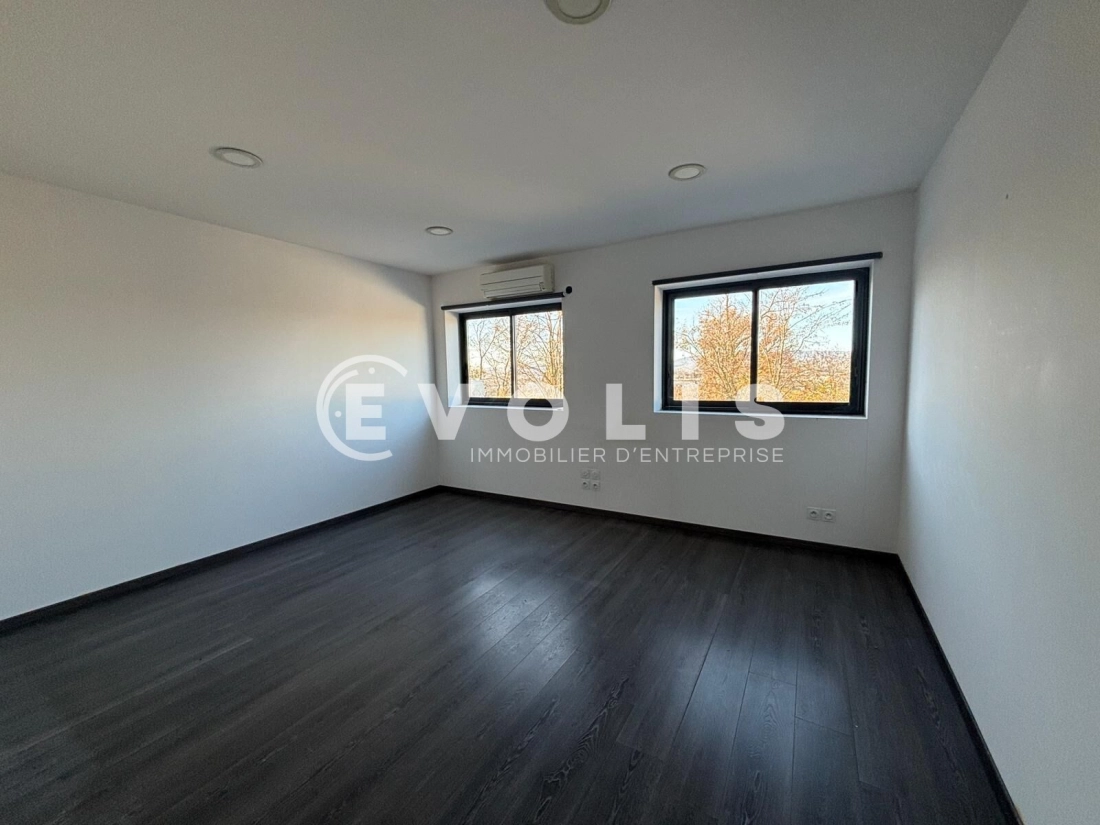 Photo 5 – vente Entrepôts / activités	FAREINS (01480)