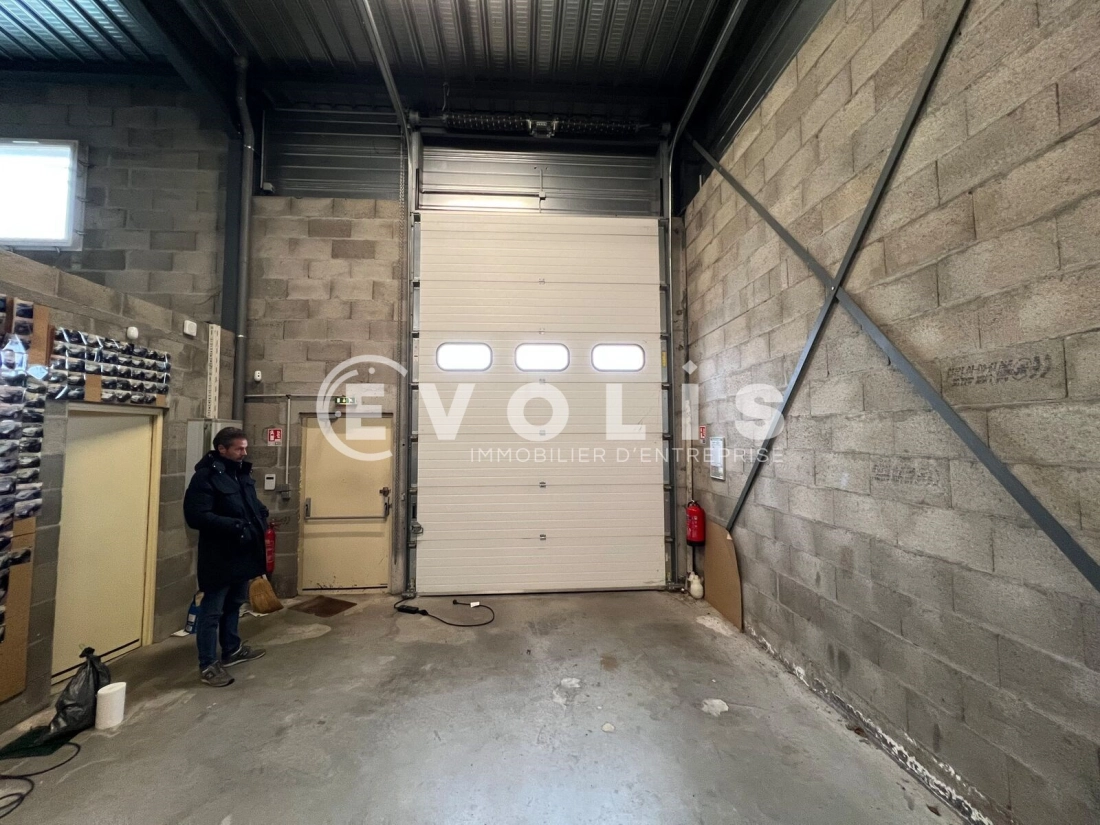 Photo 5 – location Entrepôts / activités	CHASSIEU (69680)