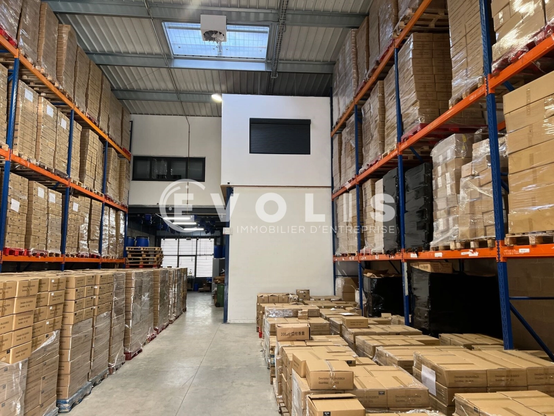 Photo 2 – location Entrepôts / activités	NOISY LE SEC (93130)