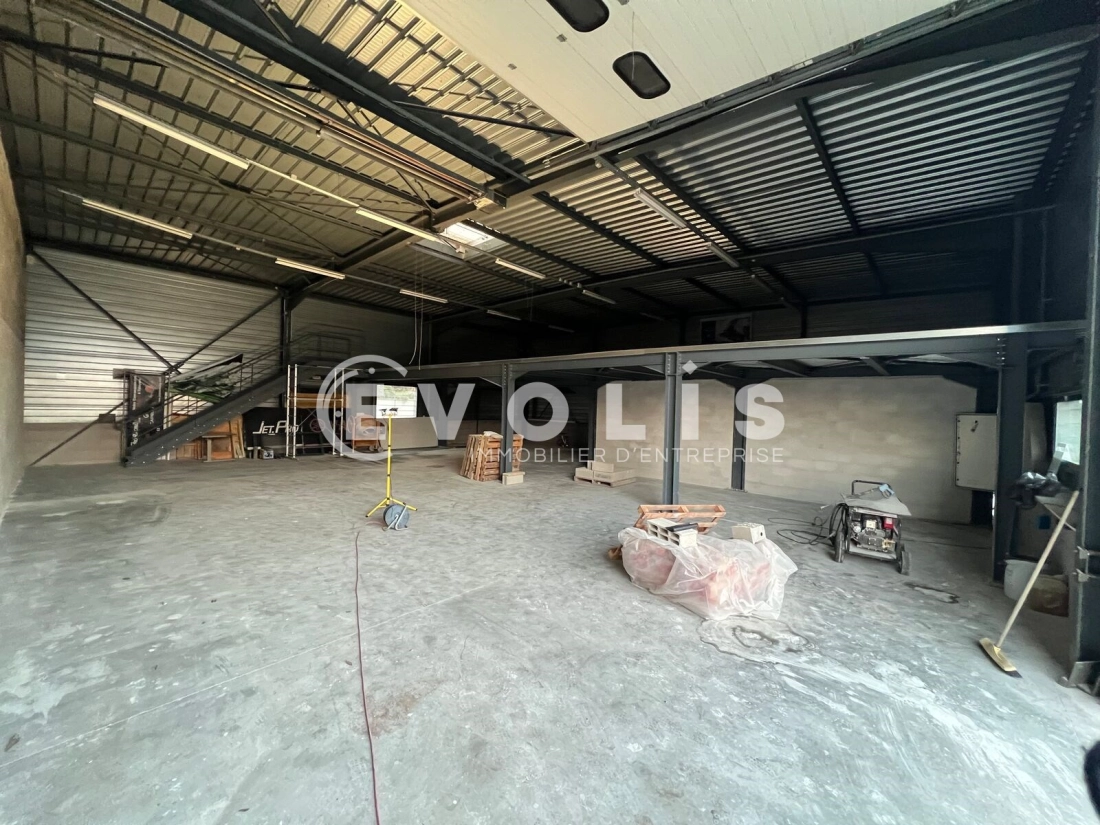 Photo 3 – location Entrepôts / activités	TALUYERS (69440)