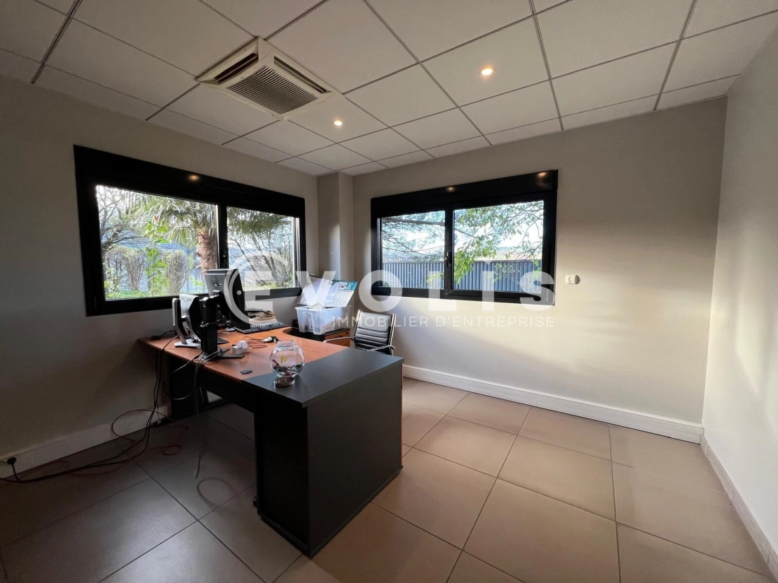 Photo 12 – location Entrepôts / activités	FLEURIEUX SUR L'ARBRESLE (69210)