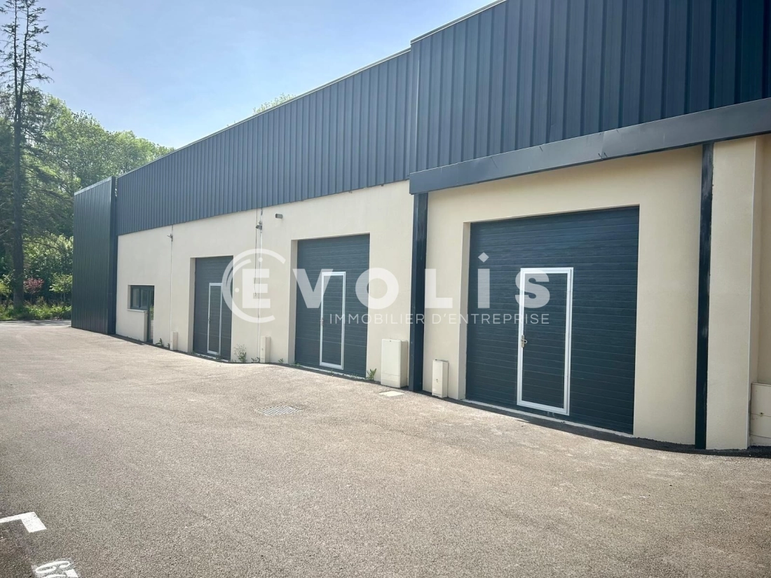 Photo 2 – location Entrepôts / activités	SAINT CHERON (91530)