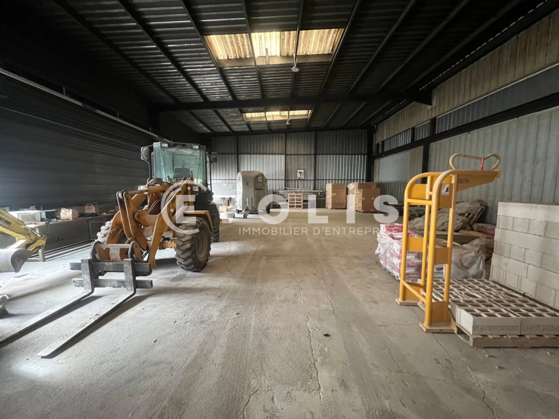 Photo 1 – location Entrepôts / activités	OZOIR LA FERRIERE (77330)