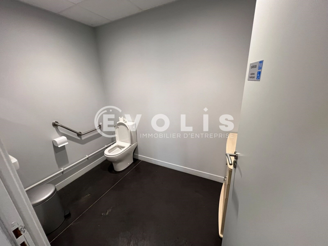 Photo 2 – location Entrepôts / activités	ANSE (69480)