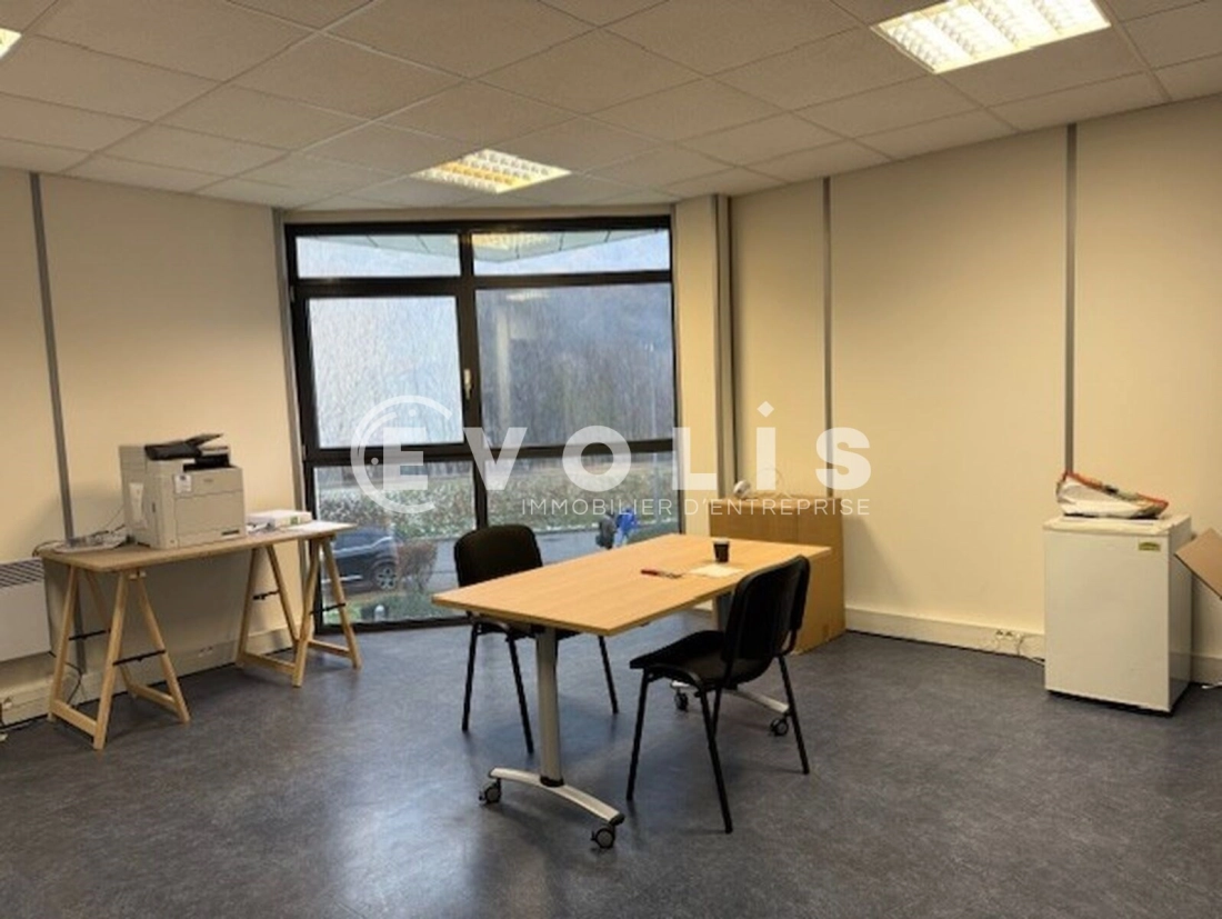 Photo 3 – location Entrepôts / activités	ECHIROLLES (38130)