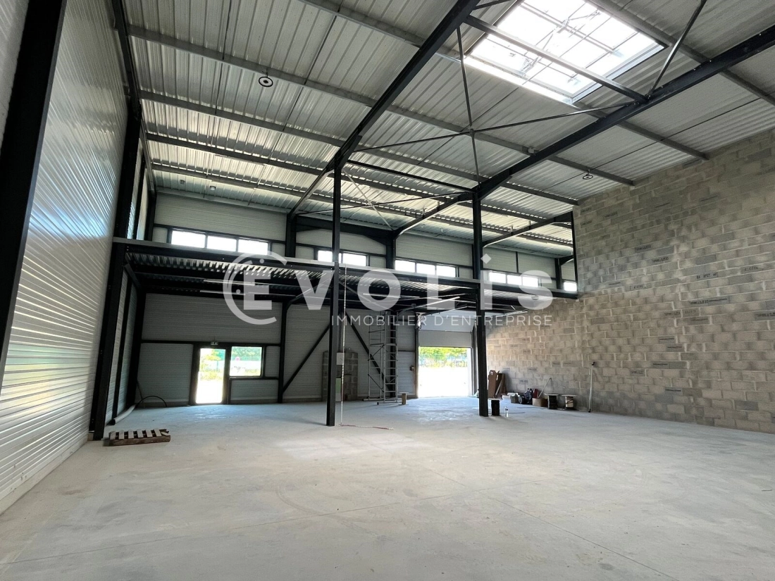 Photo 8 – location Entrepôts / activités	BEYCHAC ET CAILLAU (33750)