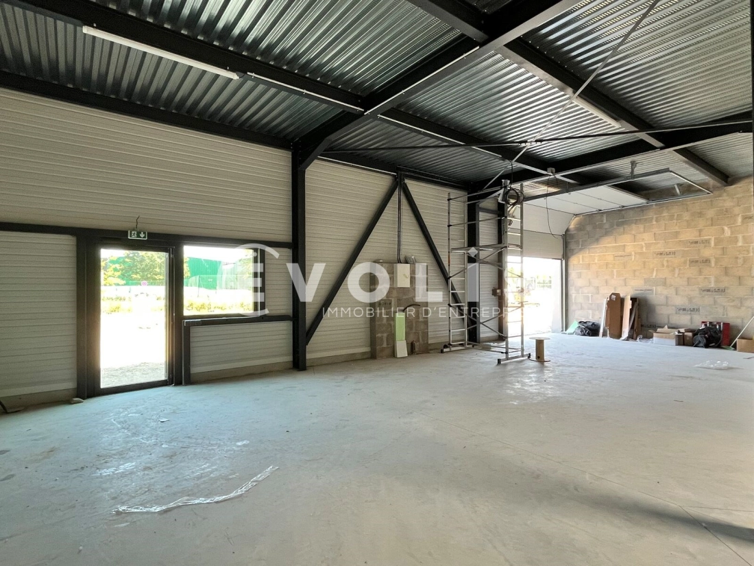 Photo 9 – location Entrepôts / activités	BEYCHAC ET CAILLAU (33750)