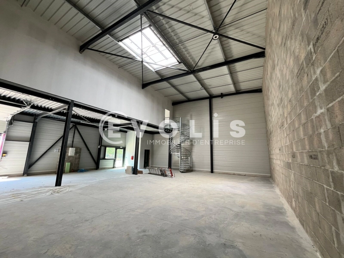 Photo 6 – location Entrepôts / activités	BEYCHAC ET CAILLAU (33750)