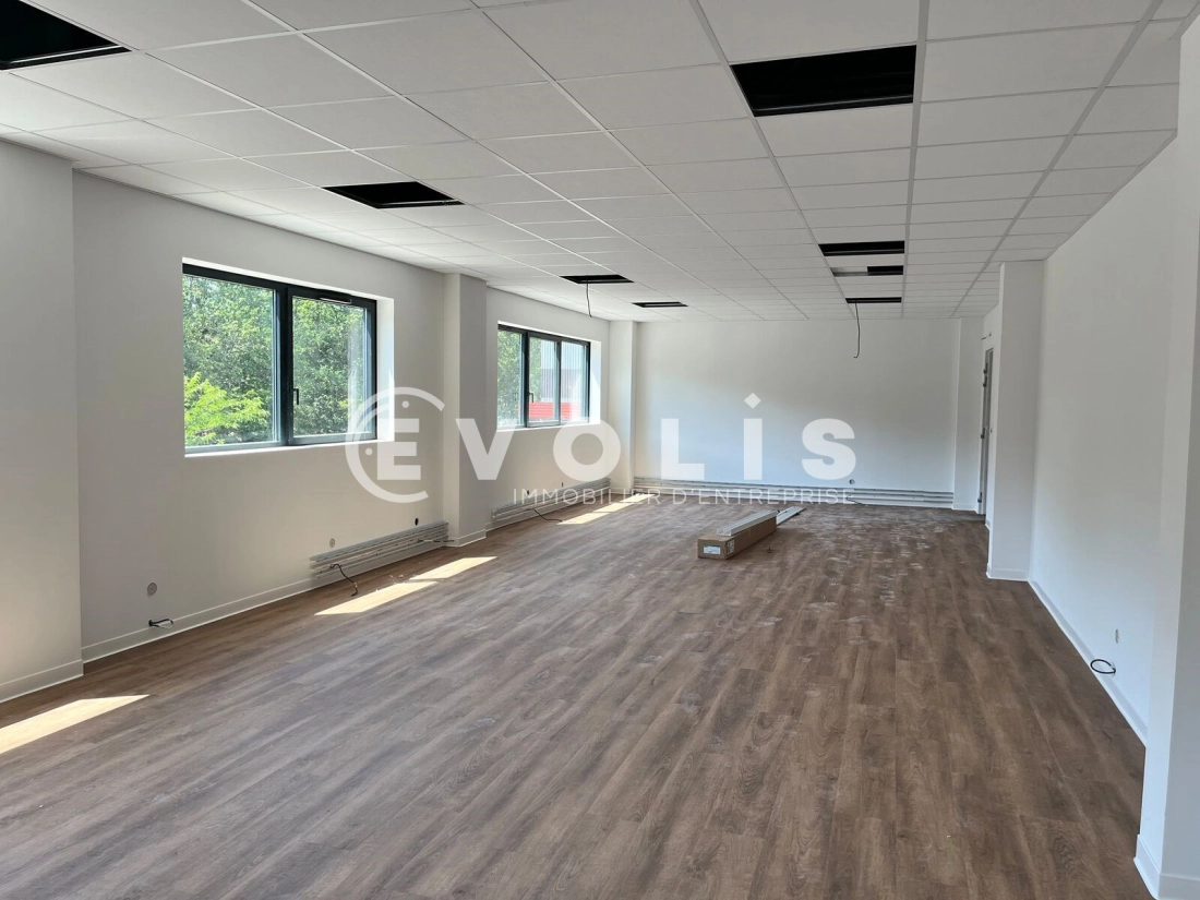 Photo 11 – location Entrepôts / activités	BEYCHAC ET CAILLAU (33750)