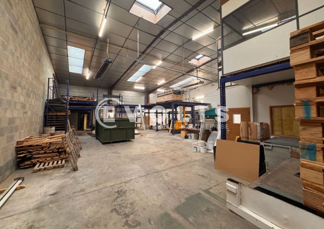 Photo 2 – location Entrepôts / activités	CHASSIEU (69680)