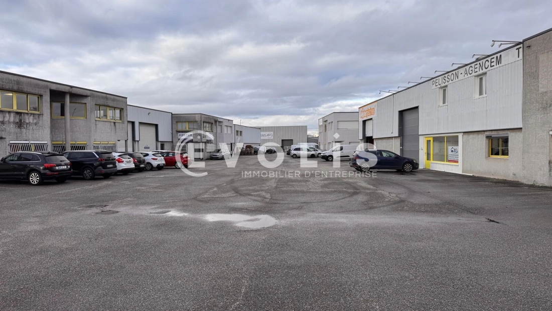 Photo 4 – location Entrepôts / activités	CHASSIEU (69680)