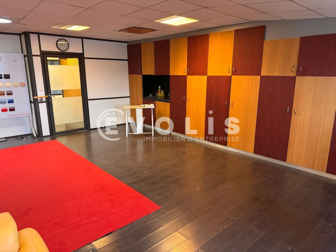 Photo 11 – location Entrepôts / activités	CHASSIEU (69680)