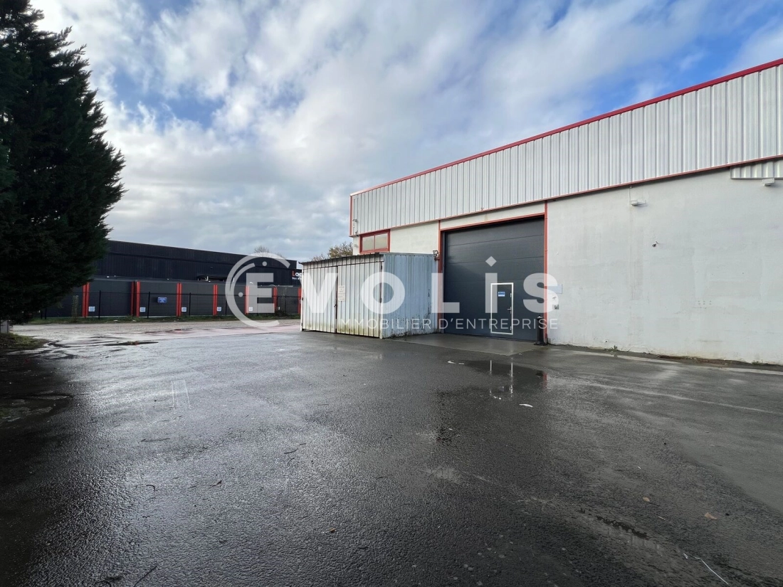 Photo 1 – location Entrepôts / activités	PESSAC (33600)