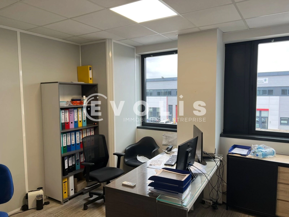 Photo 8 – location Entrepôts / activités	MEYZIEU (69330)