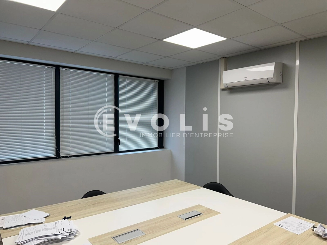 Photo 11 – location Entrepôts / activités	MEYZIEU (69330)