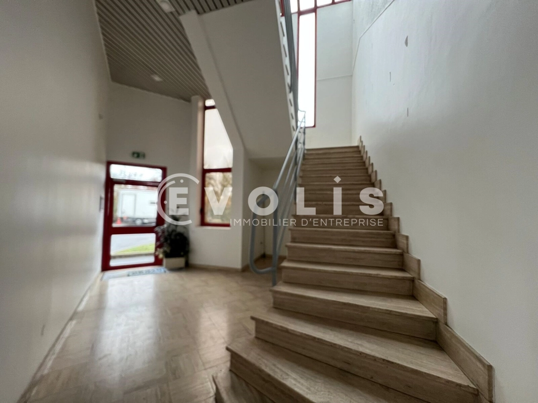 Photo 9 – location Entrepôts / activités	LE BLANC MESNIL (93150)