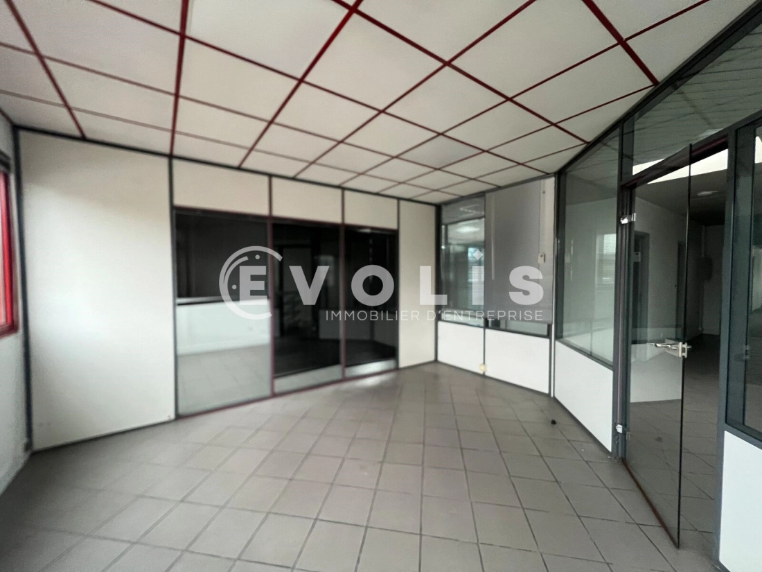 Photo 11 – location Entrepôts / activités	LE BLANC MESNIL (93150)