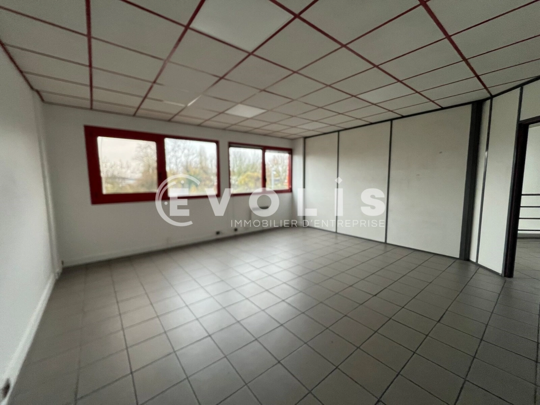 Photo 13 – location Entrepôts / activités	LE BLANC MESNIL (93150)