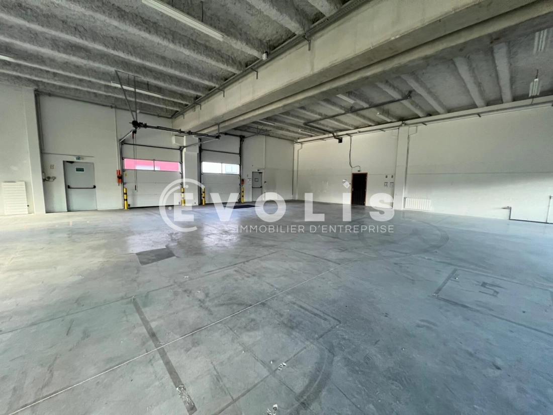 Photo 5 – location Entrepôts / activités	SAINT PRIEST (69800)