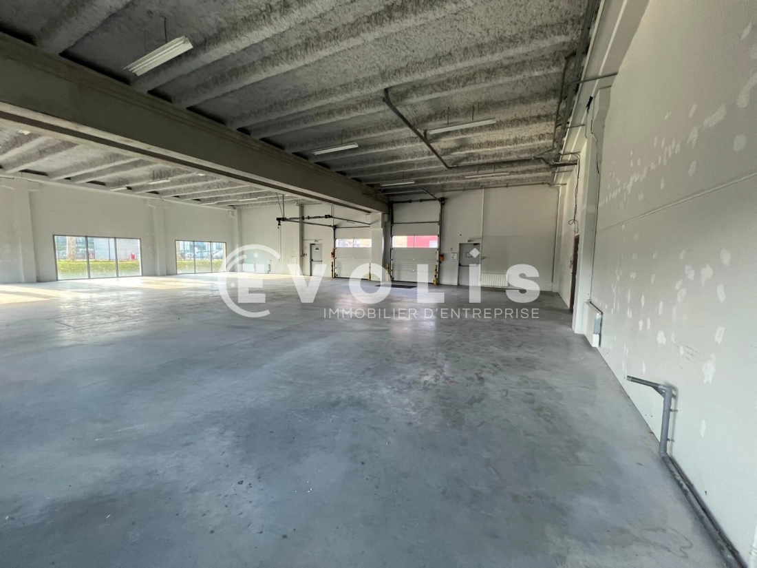 Photo 7 – location Entrepôts / activités	SAINT PRIEST (69800)