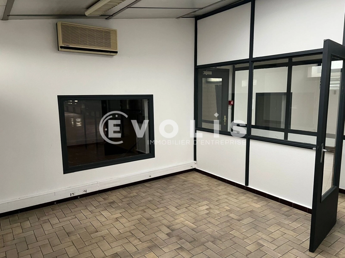 Photo 8 – location Entrepôts / activités	SAINT TRIVIER SUR MOIGNANS (01990)