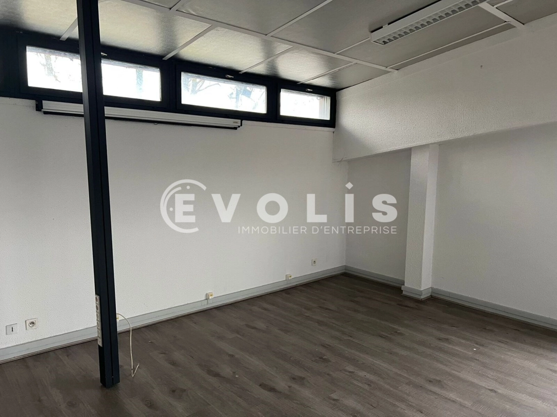 Photo 9 – location Entrepôts / activités	SAINT TRIVIER SUR MOIGNANS (01990)