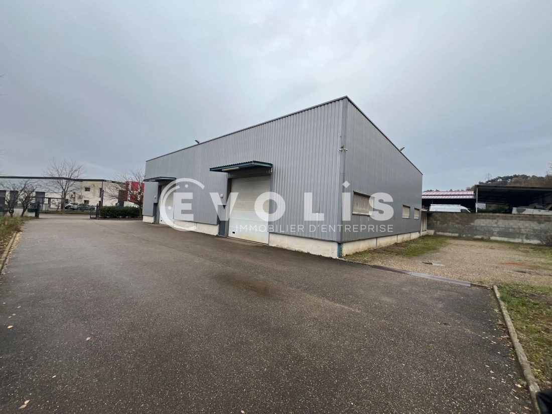 Photo 1 – location Entrepôts / activités	MILLERY (69390)