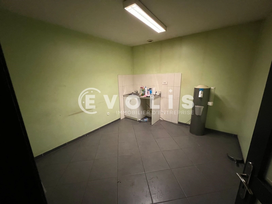 Photo 7 – location Entrepôts / activités	MILLERY (69390)