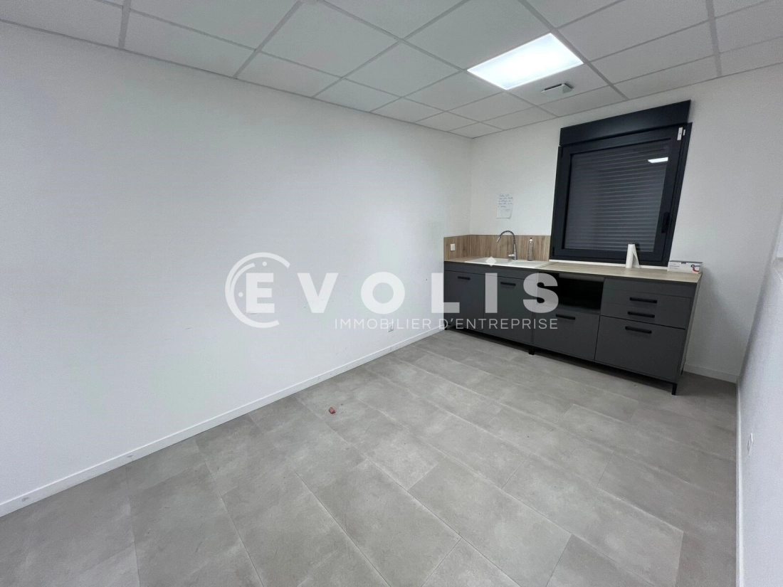 Photo 5 – vente Entrepôts / activités	VAULX MILIEU (38090)