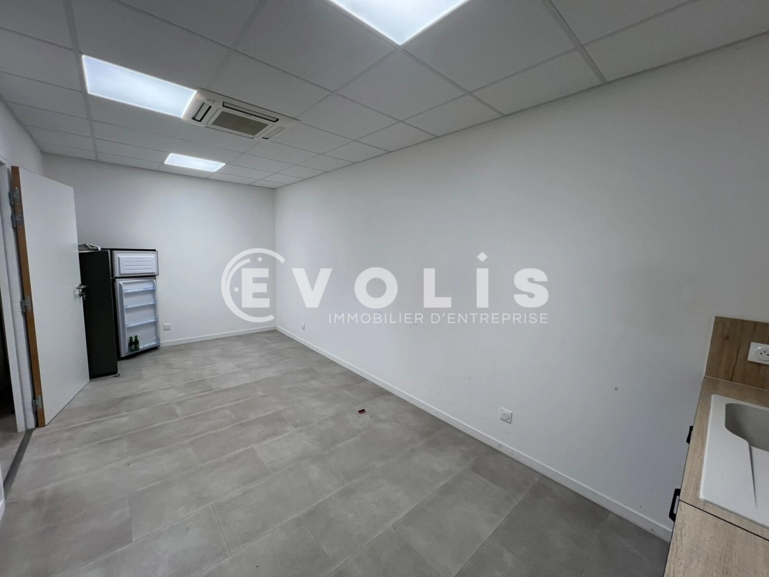 Photo 4 – vente Entrepôts / activités	VAULX MILIEU (38090)