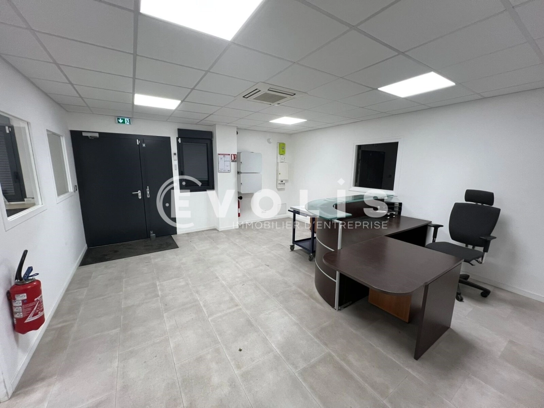 Photo 3 – vente Entrepôts / activités	VAULX MILIEU (38090)