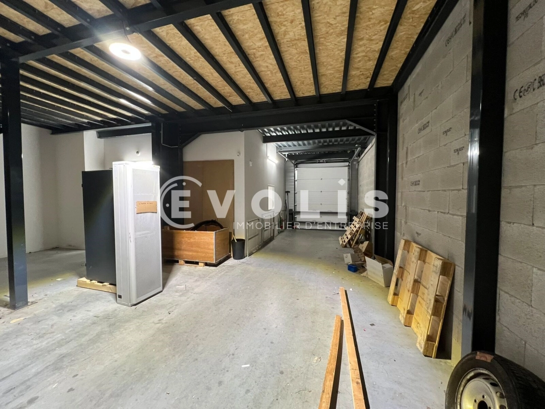 Photo 10 – vente Entrepôts / activités	VAULX MILIEU (38090)