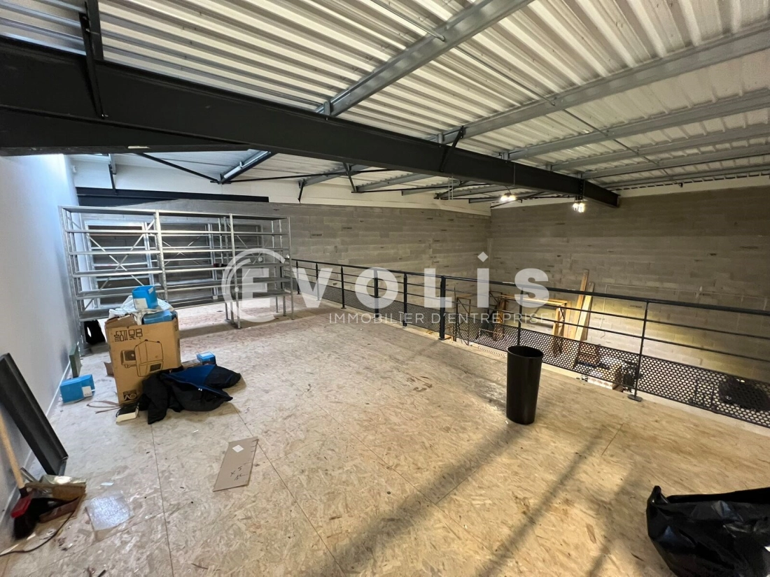 Photo 12 – vente Entrepôts / activités	VAULX MILIEU (38090)