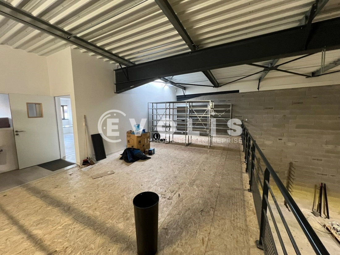 Photo 13 – vente Entrepôts / activités	VAULX MILIEU (38090)