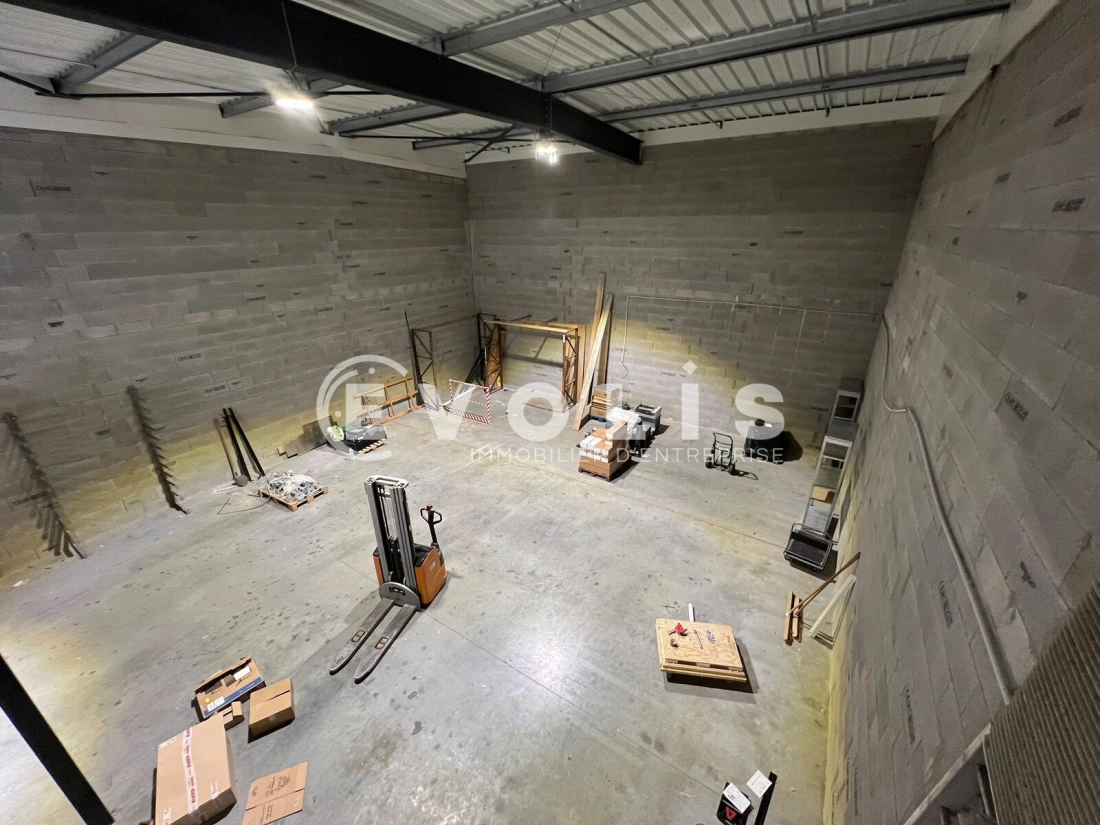 Photo 15 – vente Entrepôts / activités	VAULX MILIEU (38090)